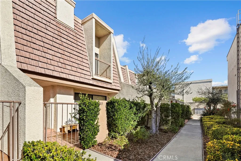 Additional image 25 of 18409 Collins Street Unit D, Tarzana, CA 91356