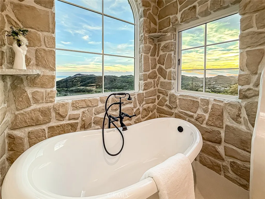 Additional image 68 of 33239 Mulholland Highway, Malibu, CA 90265