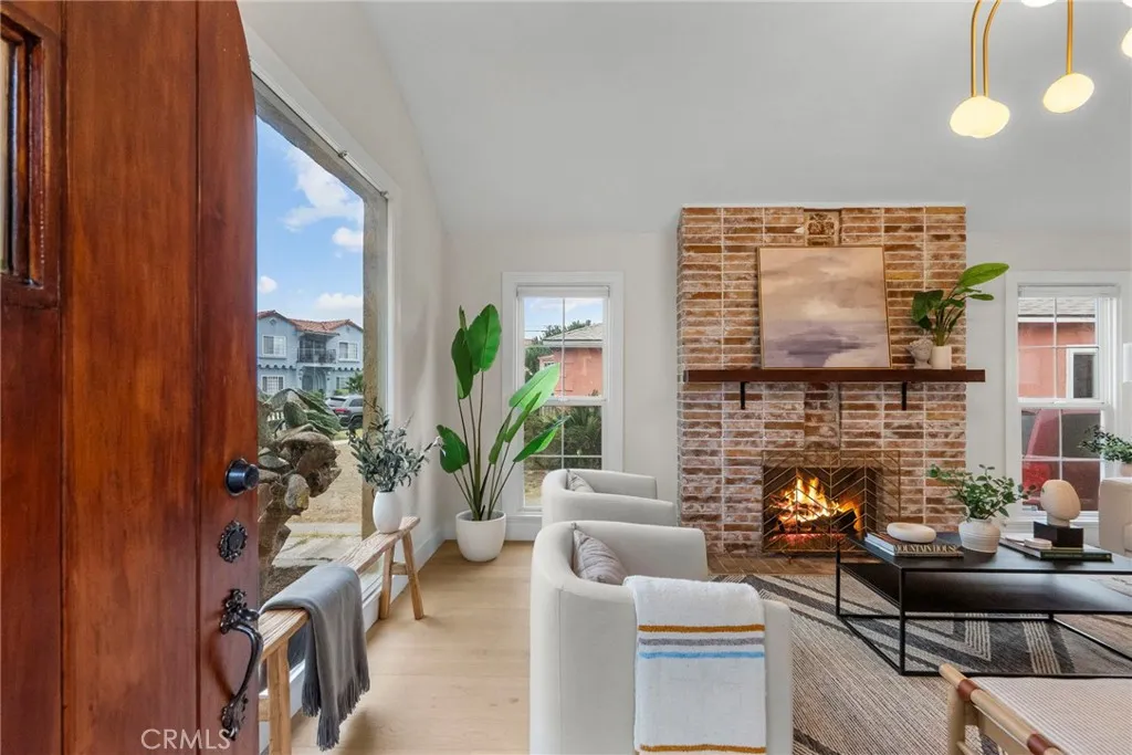 Additional image 53 of 2928 11th St, Los Angeles, CA 90018