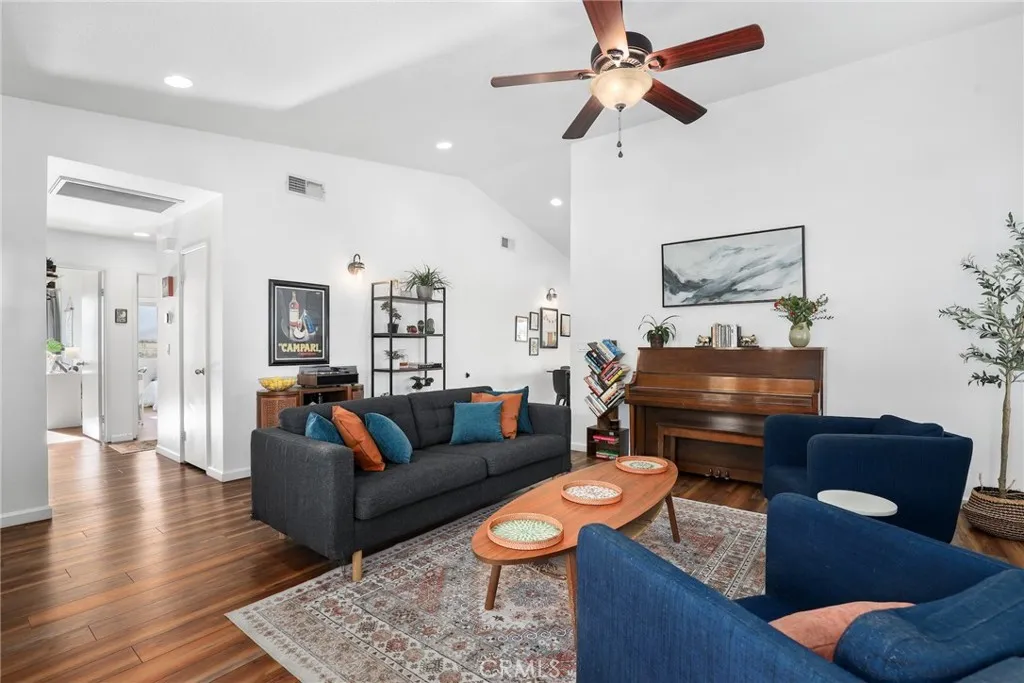 Additional image 36 of 27819 Sumner Ave, Saugus, CA 91350