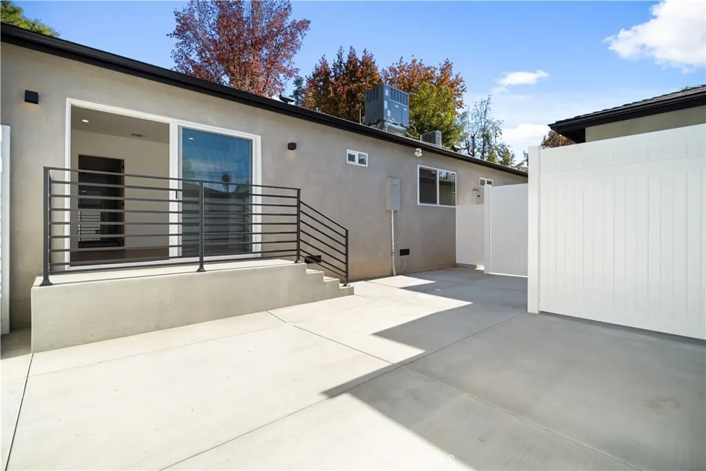 Additional image 99 of 6935 Jellico Avenue, Lake Balboa, CA 91406