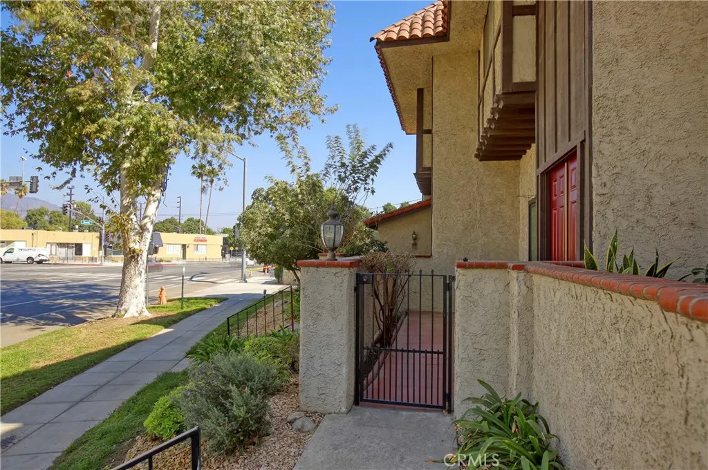 Additional image 3 of 400 W Riverside Drive Unit 2, Burbank, CA 91506