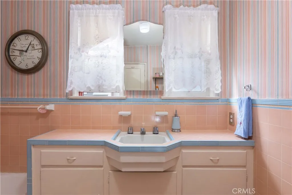 Additional image 83 of 2040 W 82nd Street, Los Angeles, CA 90047