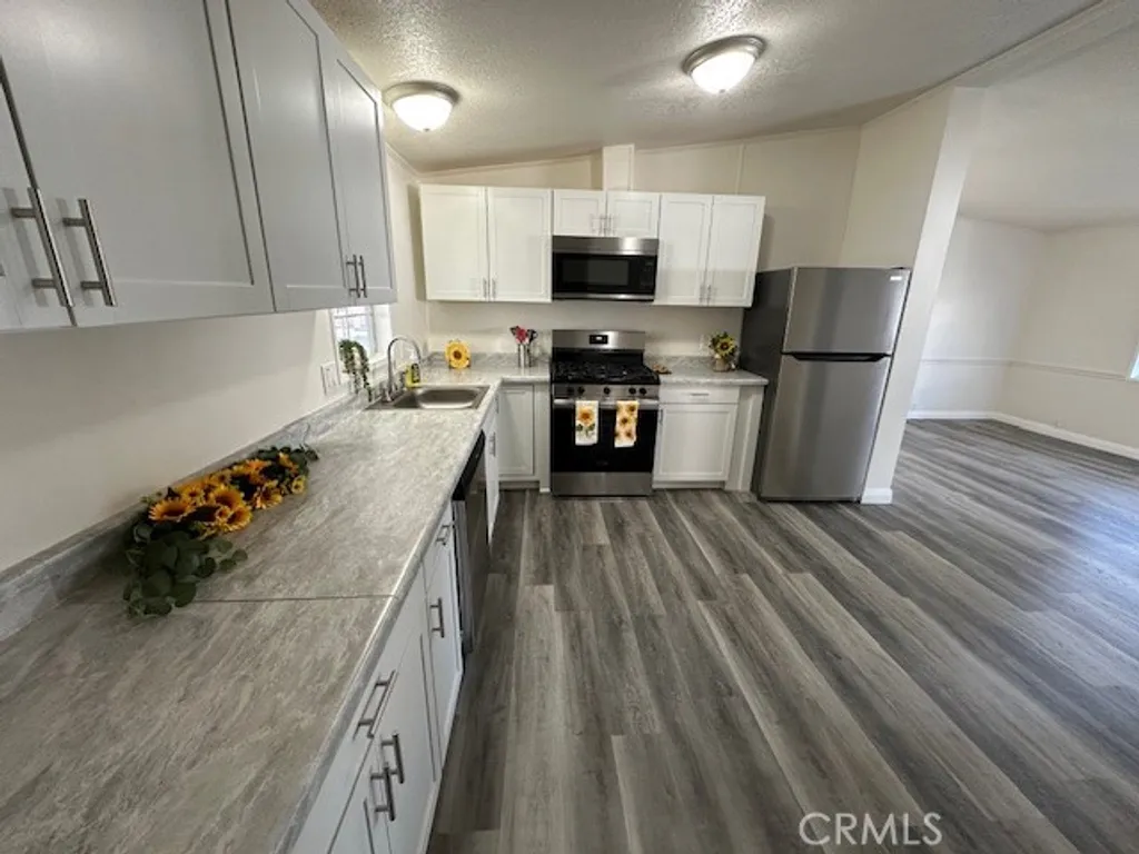 Additional image 3 of 880 N. Lake Street Unit 82, Hemet, CA 92544