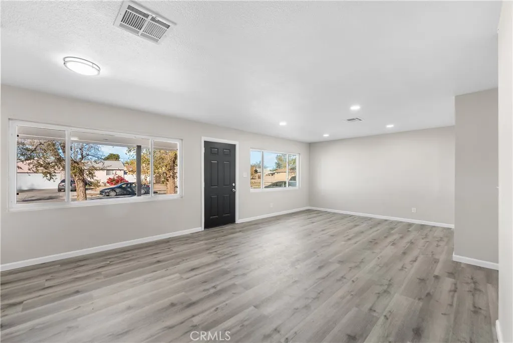 Additional image 4 of 638 W Avenue H, Lancaster, CA 93534