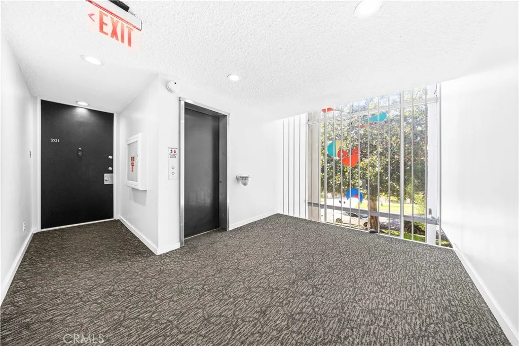 Additional image 90 of 1550 N Laurel Avenue N Unit 203, Los Angeles, CA 90046