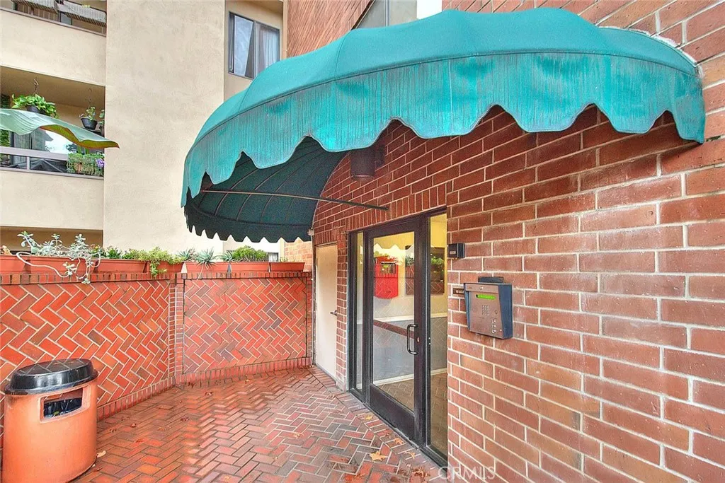 Additional image 6 of 460 Oak Street Unit 201, Glendale, CA 91204