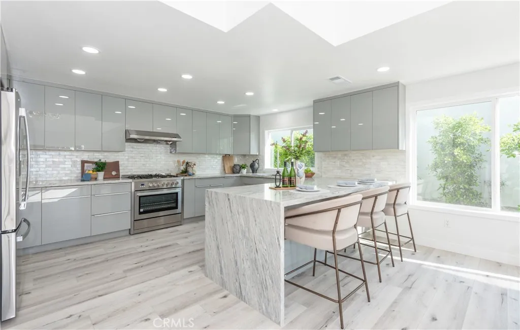 Additional image 31 of 39 Cape Cod, Irvine, CA 92620