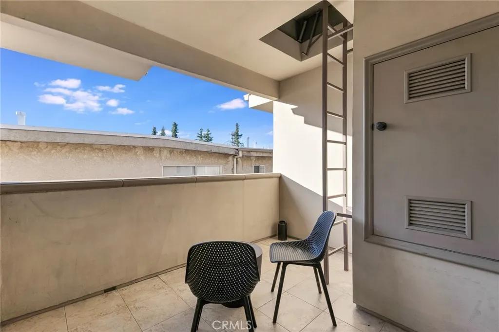 Additional image 68 of 10866 Bluffside Unit 5, Studio City, CA 91604