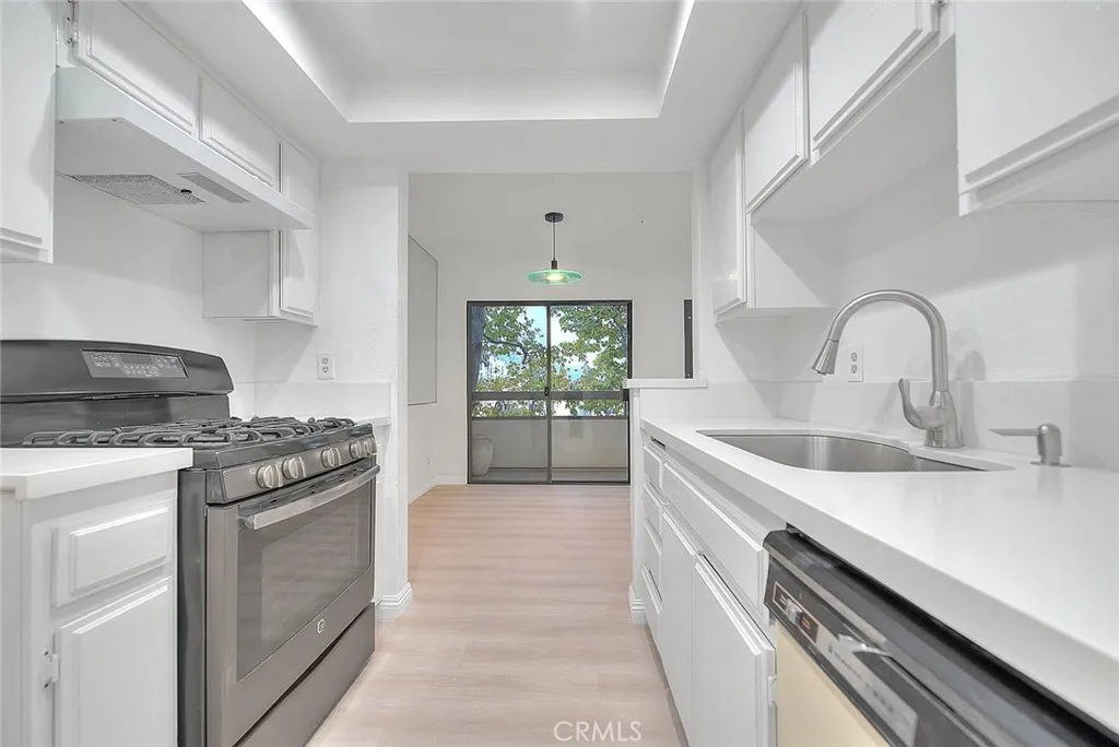 Additional image 16 of 460 Oak Street Unit 201, Glendale, CA 91204