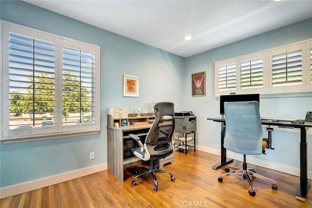 Additional image 29 of 17232 Elkwood St, Lake Balboa, CA 91406