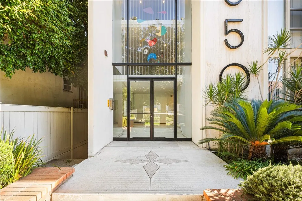 Additional image 87 of 1550 N Laurel Avenue N Unit 203, Los Angeles, CA 90046