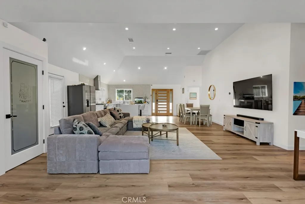 Additional image 14 of 1911 W Kenneth Rd, Glendale, CA 91201