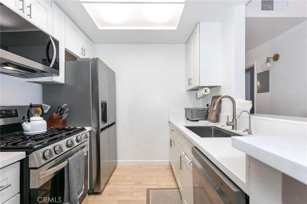 Additional image 6 of 19350 Sherman Way Unit 124, Reseda, CA 91335