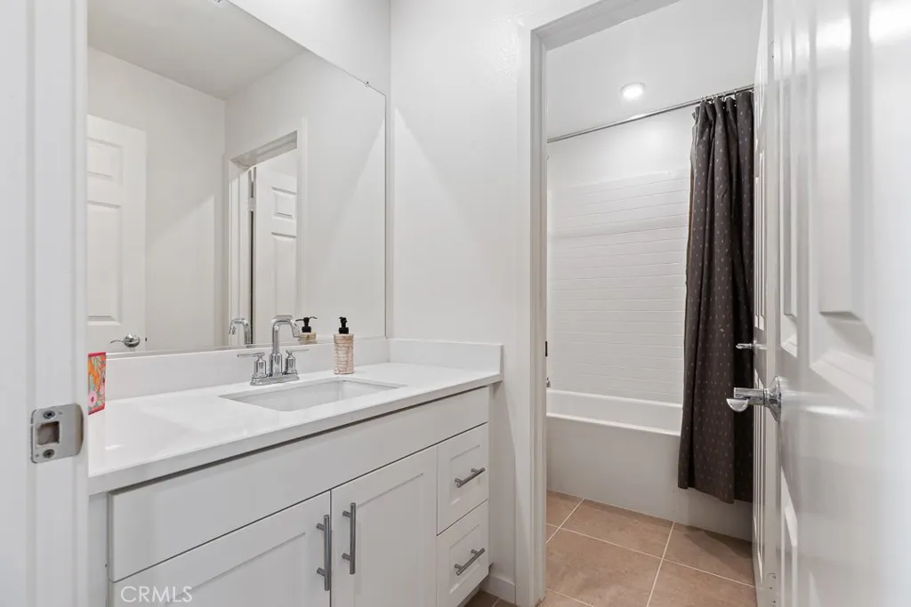 Additional image 46 of 975 W Clover Ave, Rialto, CA 92376