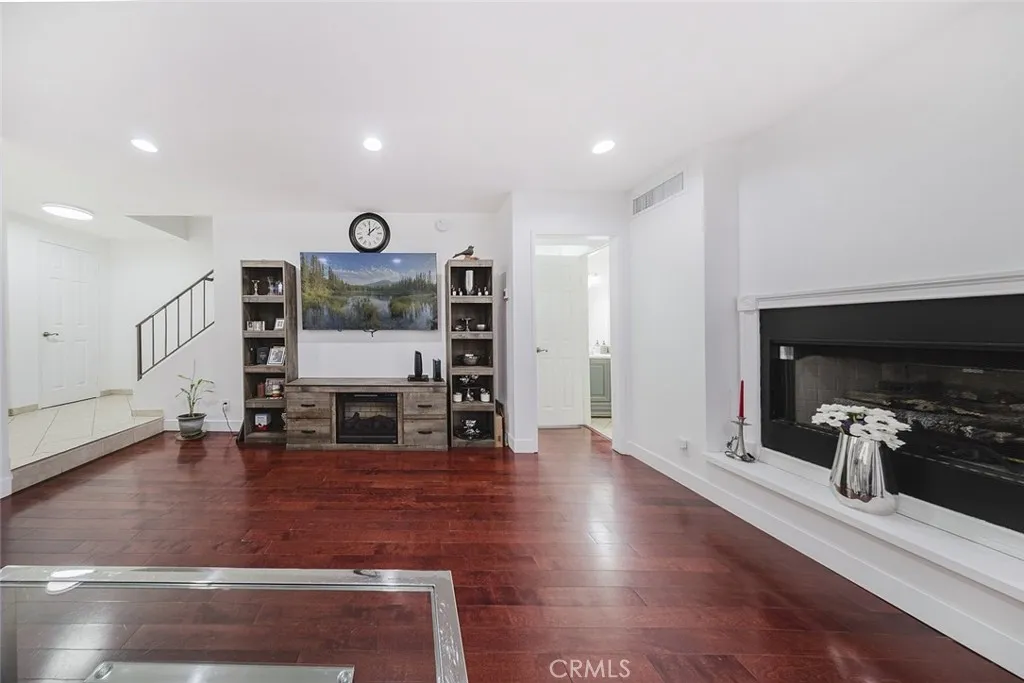 Additional image 46 of 9775 Via Roma, Burbank, CA 91504