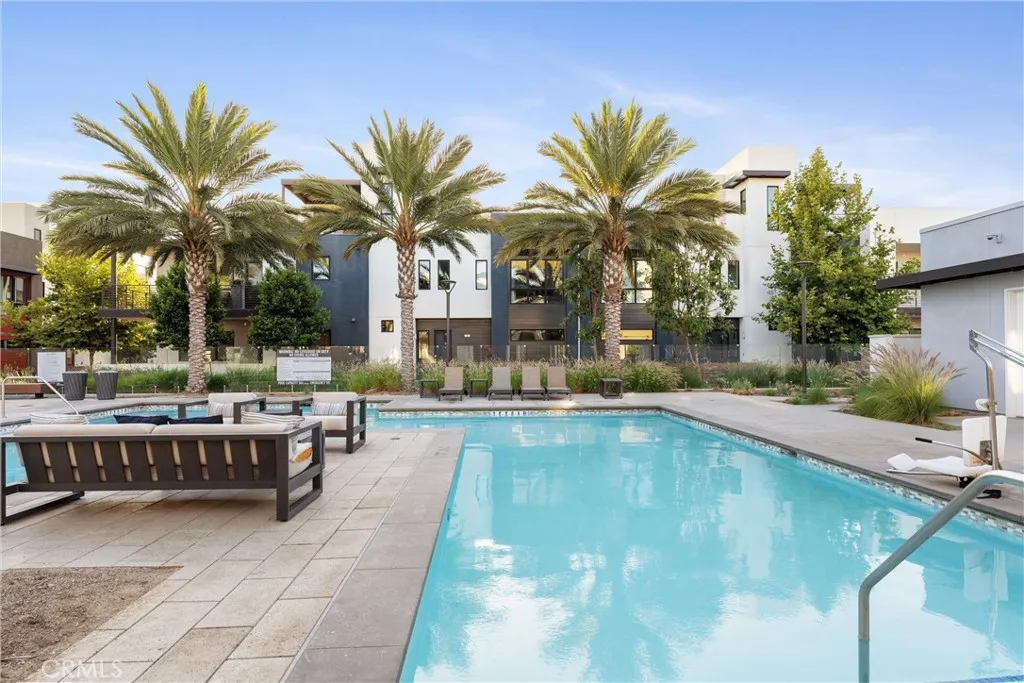 Additional image 111 of 419 Transport, Tustin, CA 92782