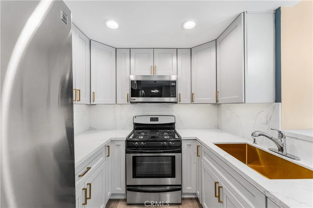 Additional image 33 of 15511 Sherman Way Unit 1, Van Nuys, CA 91406