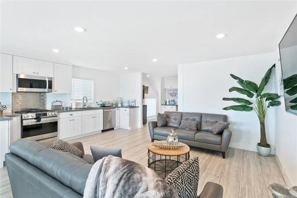 Additional image 66 of 2212 W Oceanfront, Newport Beach, CA 92663