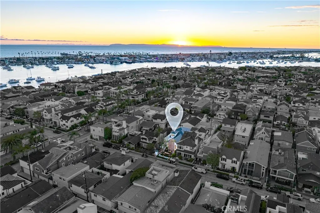 209 Diamond Ave, Newport Beach, CA 92662