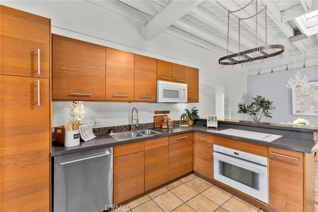 Additional image 8 of 941 W Hawthorn St Unit 9, San Diego, CA 92101