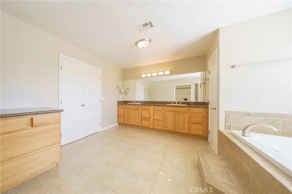 Additional image 37 of 5378 Bellflower Street, Oak Hills, CA 92344