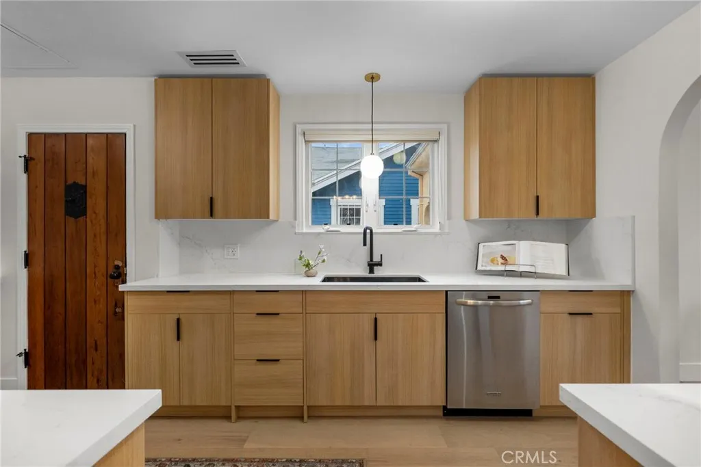 Additional image 63 of 2928 11th St, Los Angeles, CA 90018