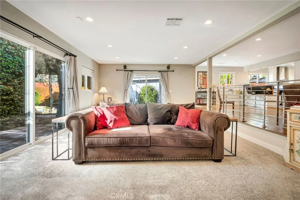 Additional image 69 of 17232 Elkwood St, Lake Balboa, CA 91406