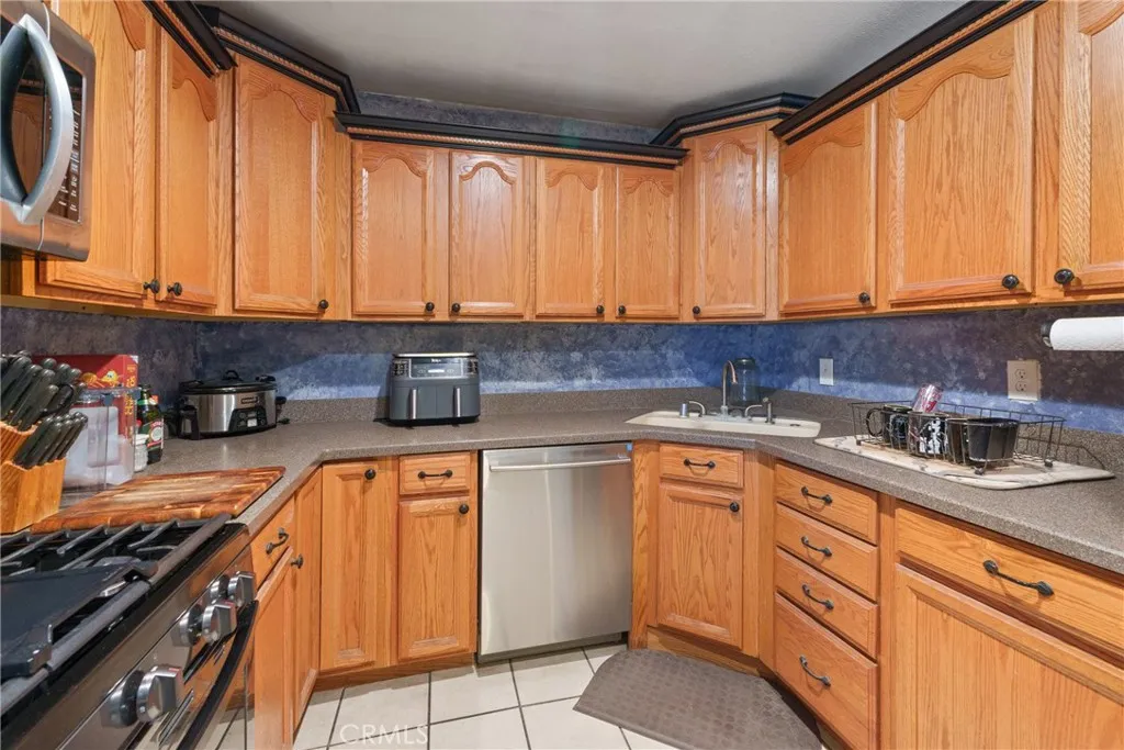 Additional image 50 of 913 E Virginia Way, Barstow, CA 92311