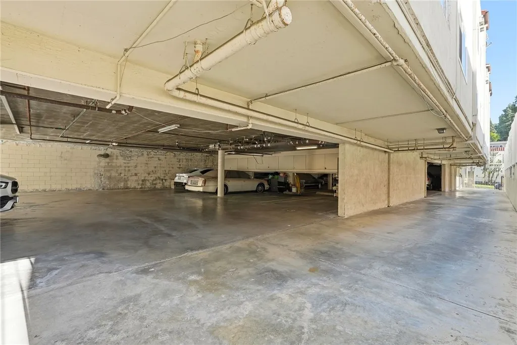 Additional image 31 of 871 S Lucerne Blvd Unit 2, Los Angeles, CA 90005