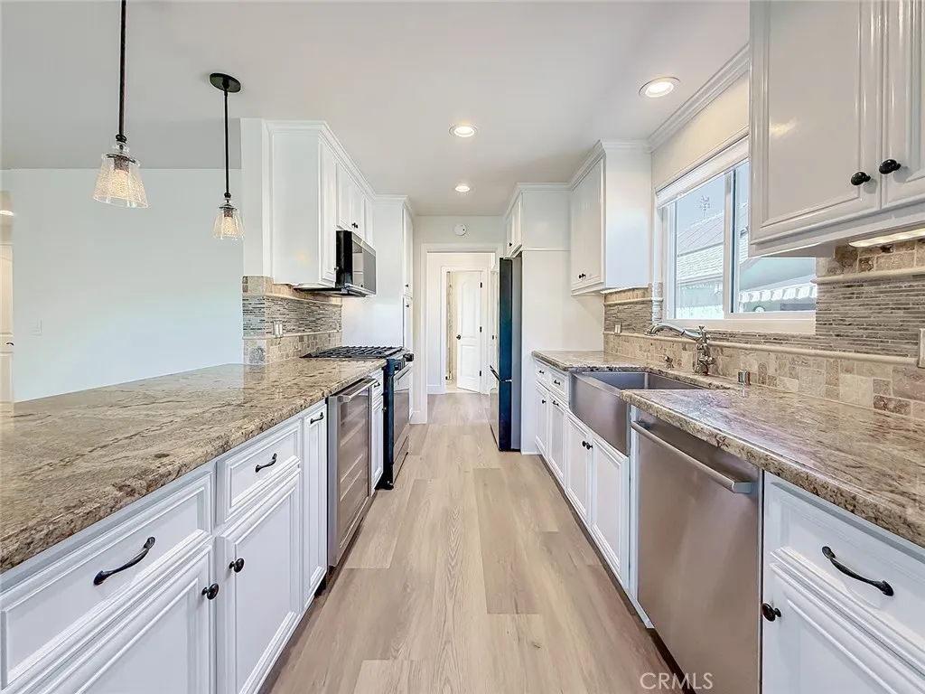 Additional image 6 of 23275 Hamlin, West Hills, CA 91307