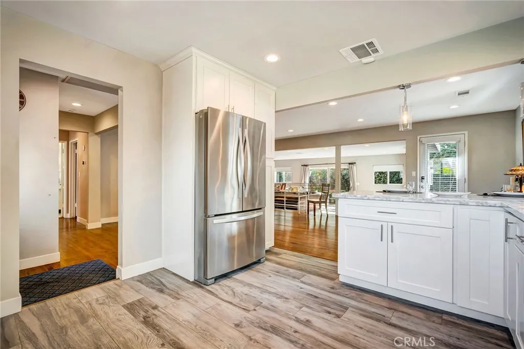 Additional image 63 of 17232 Elkwood St, Lake Balboa, CA 91406