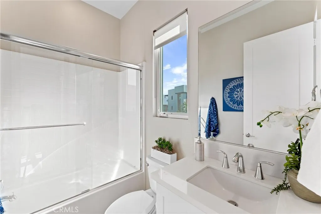 Additional image 88 of 419 Transport, Tustin, CA 92782