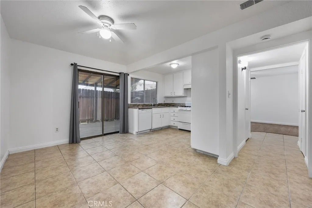 Additional image 43 of 5908 Almendra Court Unit C, Bakersfield, CA 93309