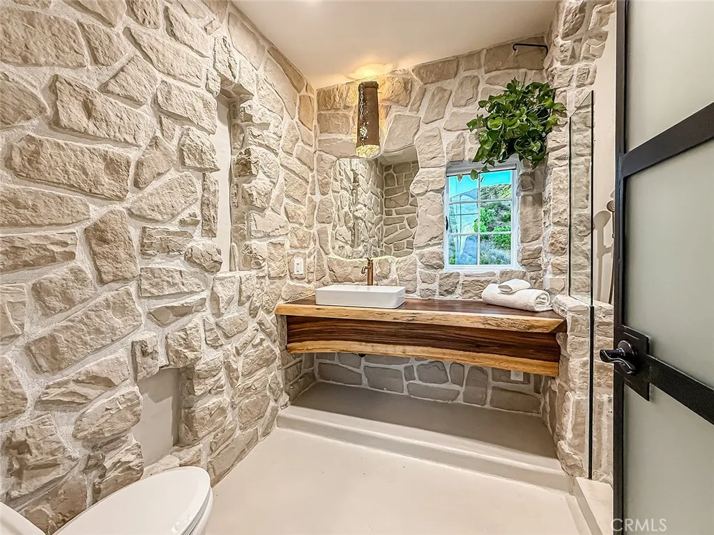 Additional image 120 of 33239 Mulholland Highway, Malibu, CA 90265