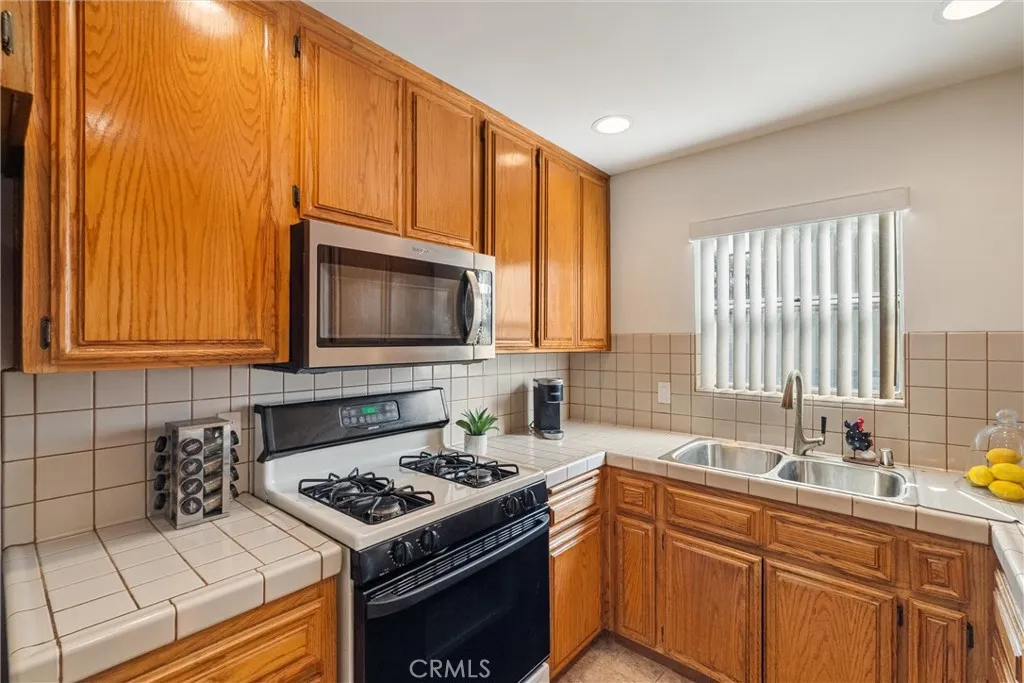 Additional image 46 of 4558 Jessica Dr, Los Angeles, CA 90065