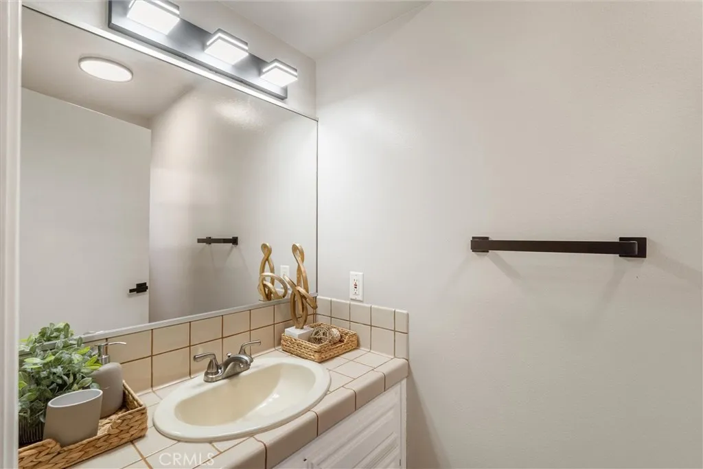 Additional image 33 of 4558 Jessica Dr, Los Angeles, CA 90065