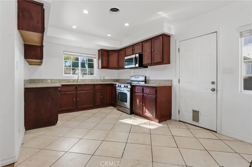 Additional image 48 of 22727 Collins, Woodland Hills, CA 91367
