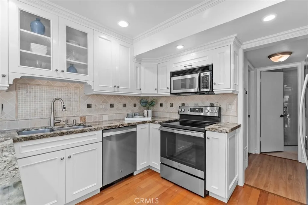 Additional image 15 of 525 Vista Flora, Newport Beach, CA 92660