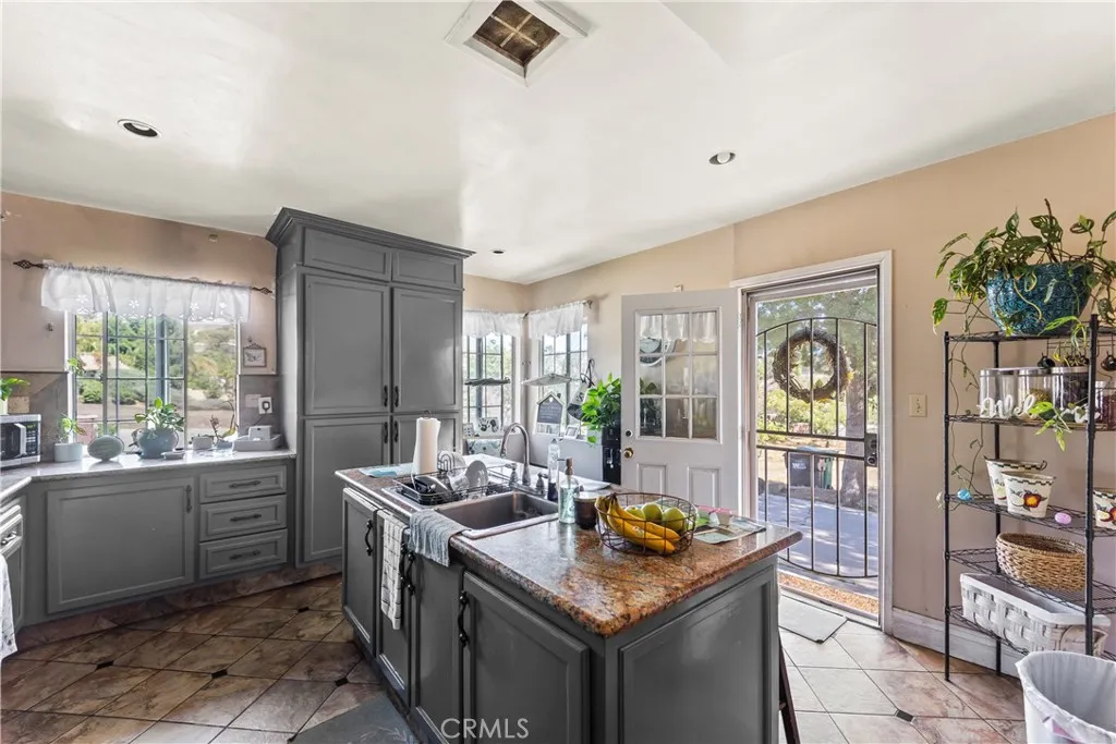 Additional image 14 of 822 Corona Ave, Corona, CA 92879