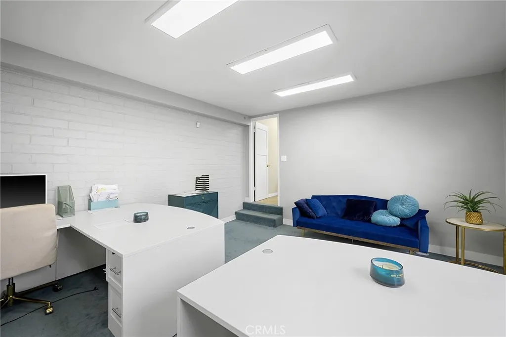 Additional image 22 of 2304 W Burbank Boulevard, Burbank, CA 91506