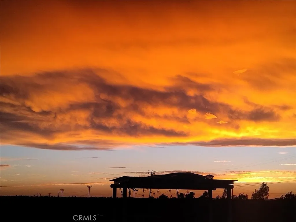 10080 Deep Creek Rd, Apple Valley, CA 92308