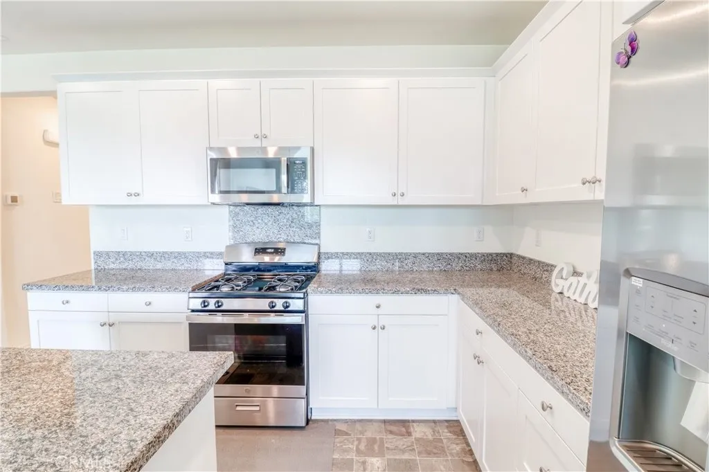 Additional image 20 of 16540 Wyndham Lane Unit 10, Fontana, CA 92336