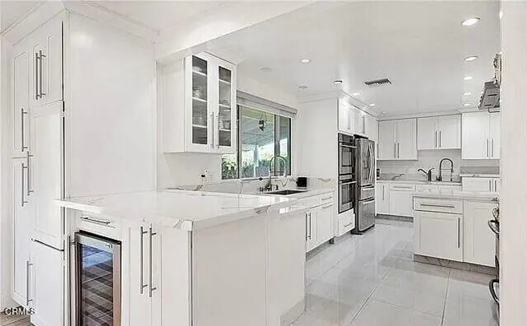 Additional image 6 of 5701 Corbin Avenue, Tarzana, CA 91356