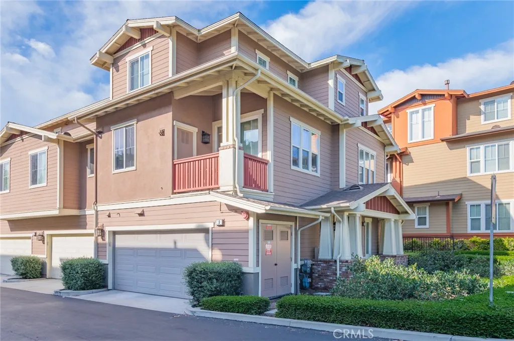 10 Flyers Ln, Tustin, CA 92782