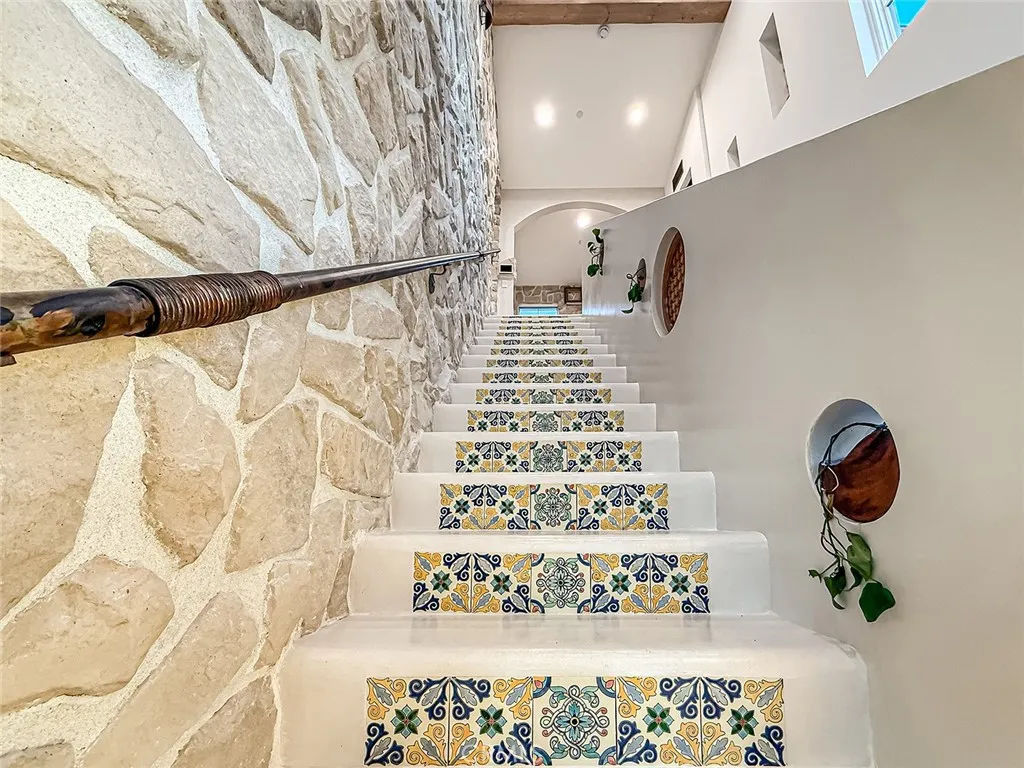 Additional image 113 of 33239 Mulholland Highway, Malibu, CA 90265