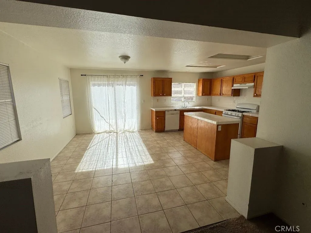 Additional image 15 of 11913 Pepperwood St, Victorville, CA 92392