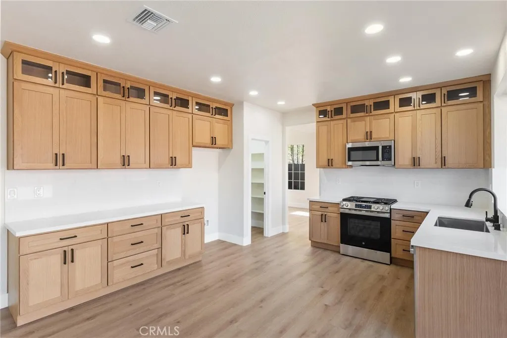 Additional image 13 of 1015 E Deerfield St, Ontario, CA 91761