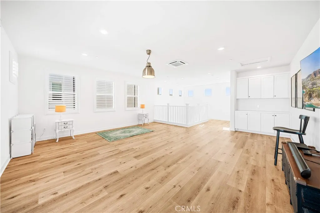 Additional image 19 of 106 Culture, Irvine, CA 92618