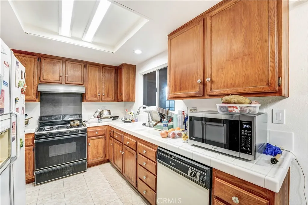 Additional image 6 of 14300 Terra Bella St Unit 20, Panorama City, CA 91402